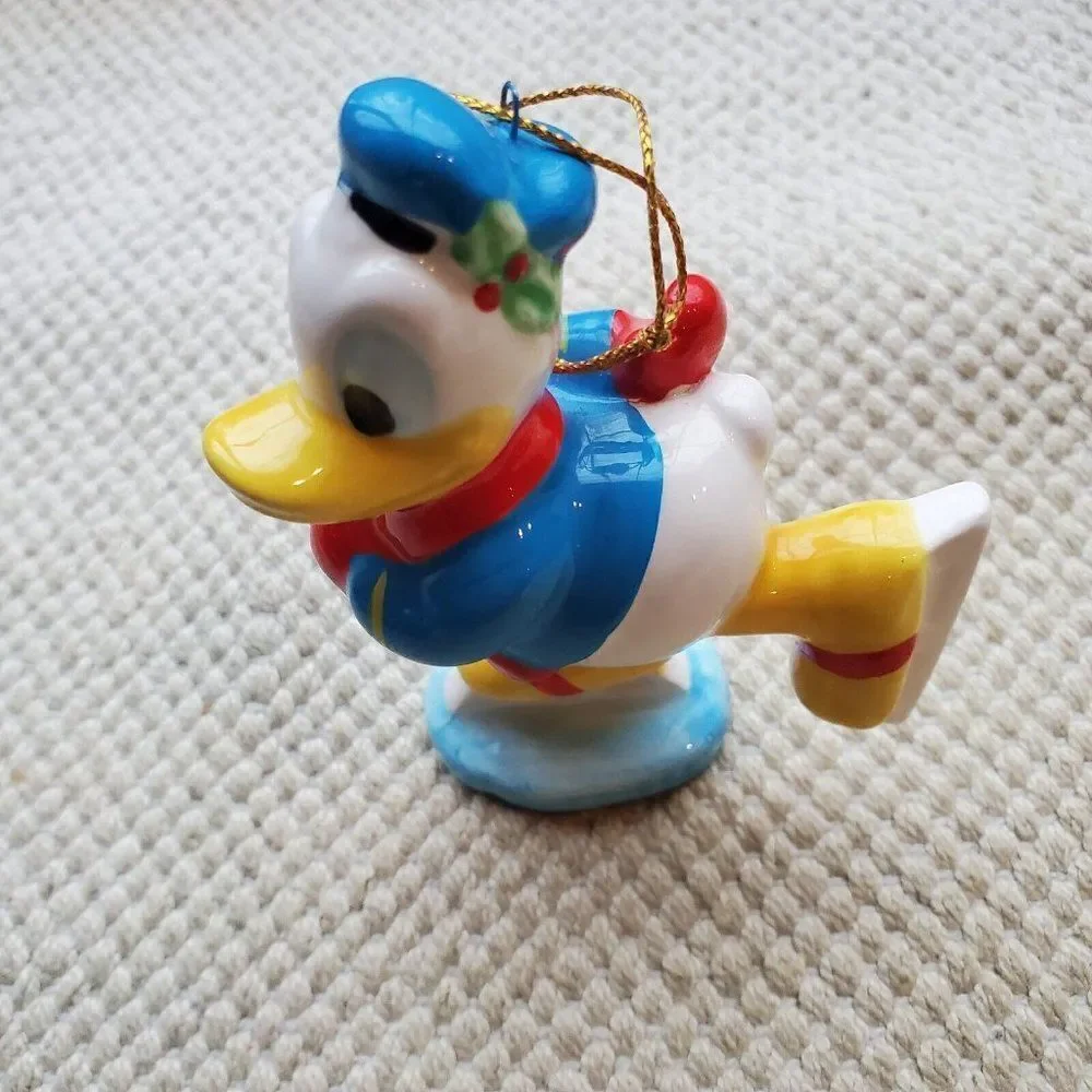 Vintage M&R Disney Disneyland  Donald Duck Ornament Ice Skating Figurine Japan